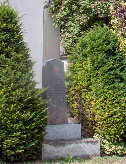 Шенкирхен-Райерсдорф. Советское воинское захоронение.