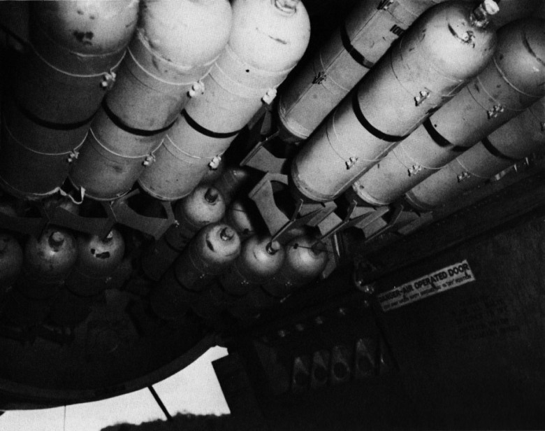 Кассеты зажигательных бомб.