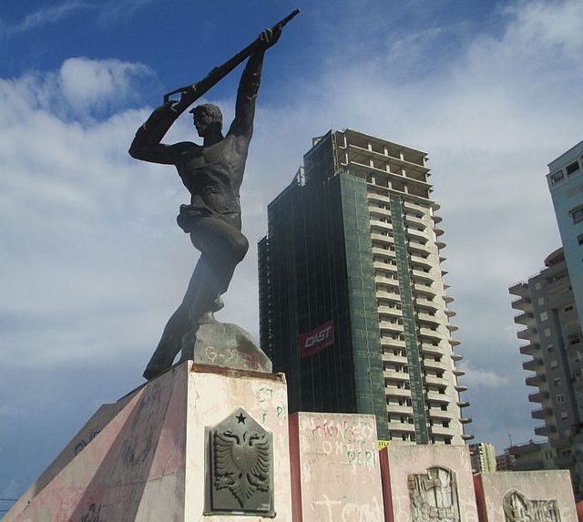 г. Дурреса. Мемориал партизан. 