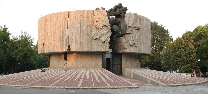 г. Бургас. Пантеон, памятник погибшим антифашистам.