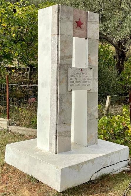 с. Лапидар. Памятники погибшим односельчанам и партизанам.