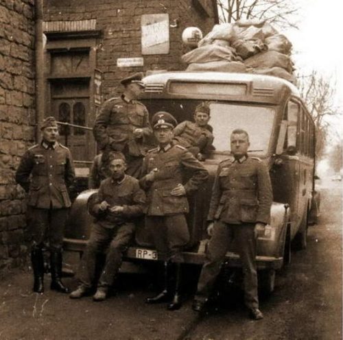 Вместительные коммерческие автобусы являлись одним из средств транспортировки почты.