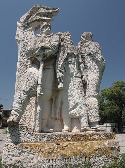 с. Голям Чардаке. Памятник партизанам.