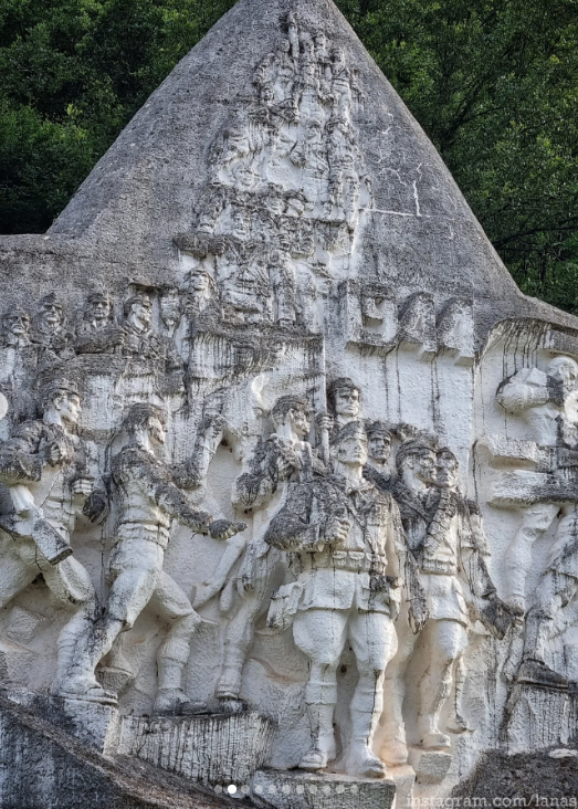 г. Поградец. Бетонная звезда - памятник партизанам. 