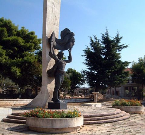 г. Саранда. Партизанское кладбище.