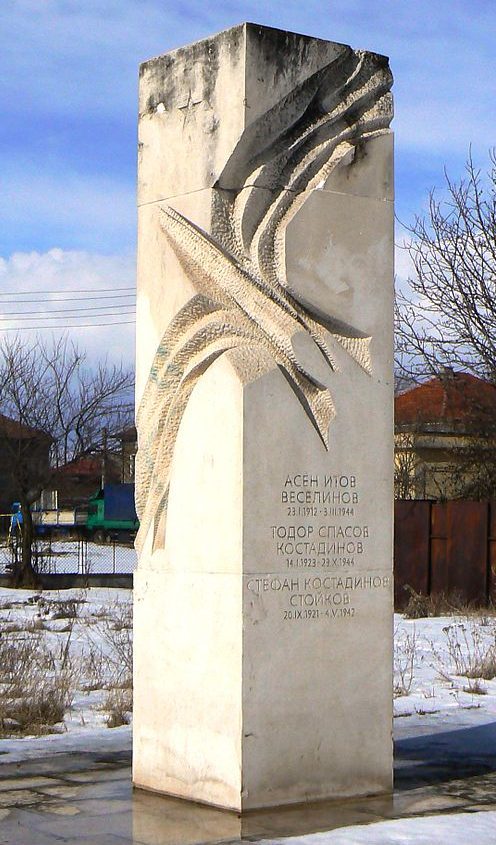 г. Костинброд. Памятник партизанам.