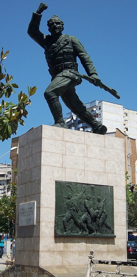 г.Тирана. Памятник Неизвестному солдату. 