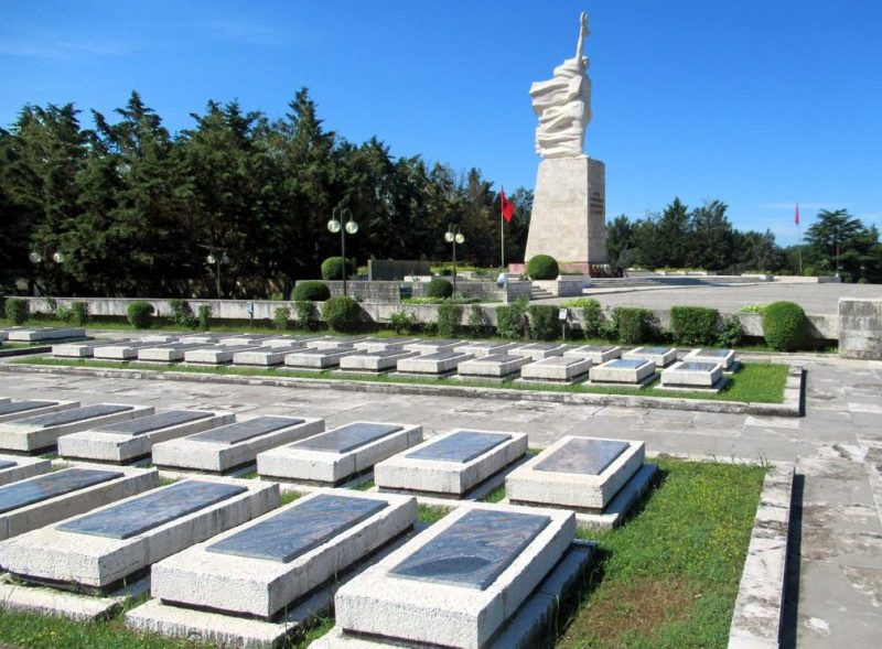 г.Тирана. Национальное кладбище мучеников. На кладбище похоронено около 900 партизан, погибших во время Второй мировой войны.