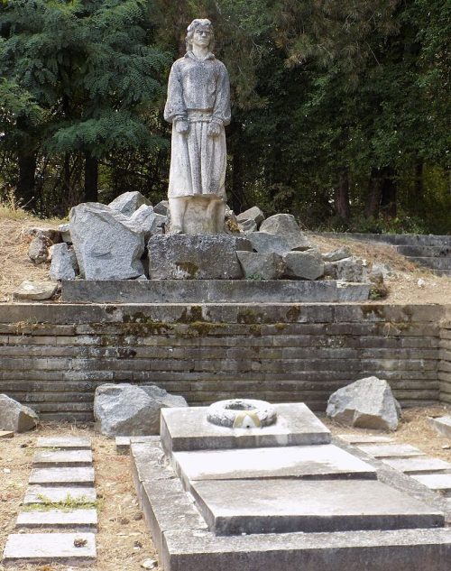 с. Литаково. Мемориальный комплекс «Братская могила антифашистов».