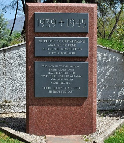 г.Тирана. Военный мемориал британским и австралийским солдатам, павшим во время Второй мировой войны.