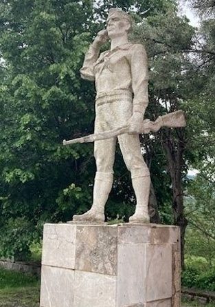 г. Эрсека. Военное партизанское кладбище.