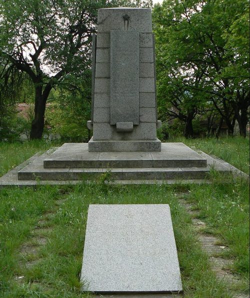 с. Мухово. Памятник партизанам.