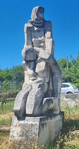 с. Орловци. Памятник жертвам фашистов.