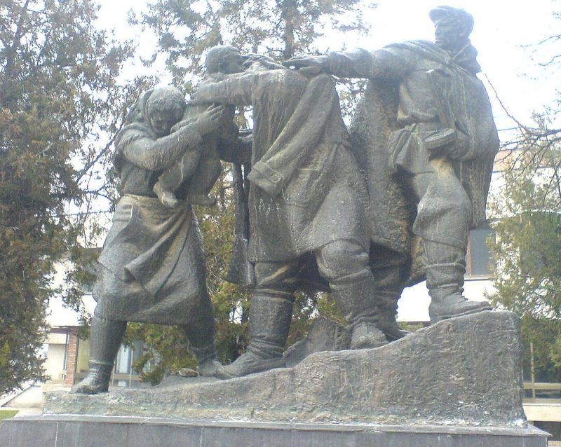 г. Трын. Мемориал партизанам.