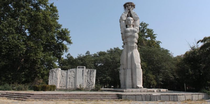 с. Цалапица. Антифашистский памятник.