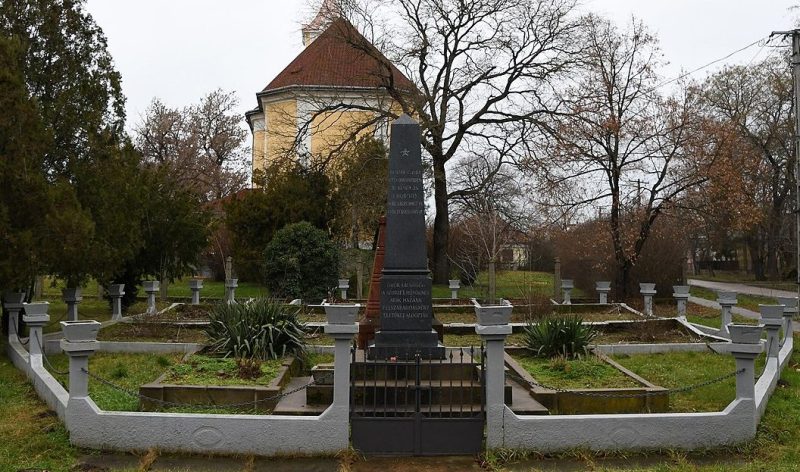 г. Абадсалок. Советское военное кладбище времен Второй мировой войны. 