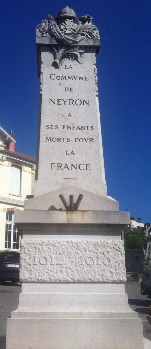 г. Нейрон. Военный мемориал. 