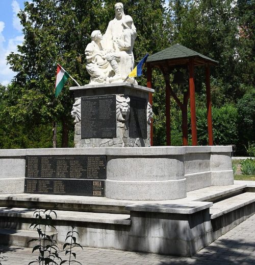 г. Акашто. Мемориал памяти жертв мировых войн. 