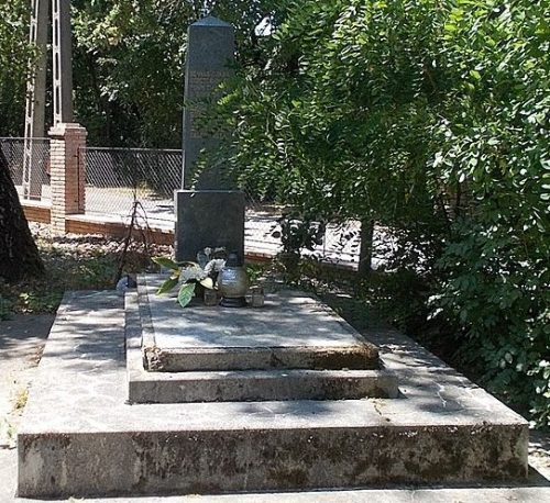 г. Балатонфельдвар. Обелиск советским воинам. 