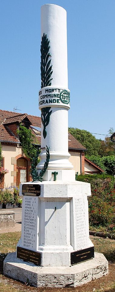 п. Игранд. Памятник погибшим в годы войны. 