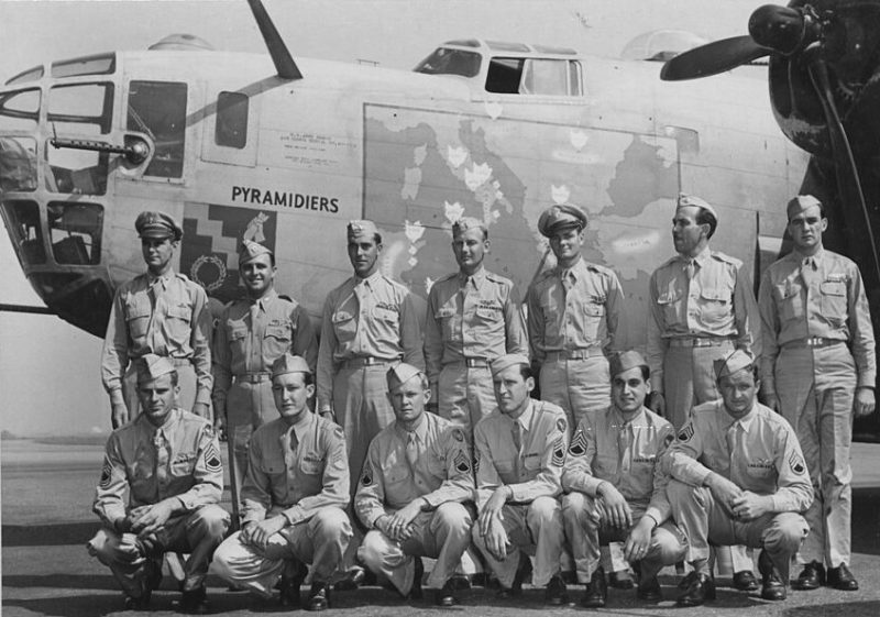 Экипаж самолёта Consolidated B-24 «The Squaw». Июль 1943 г. 