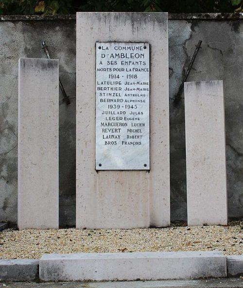 г. Амблеон. Памятник погибшим членам Сопротивления.