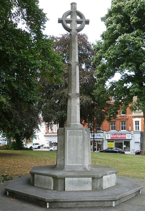 г. Лондон. Военный мемориал в Чиппинг-Барнете.