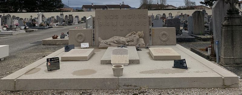 г. Амберье-ан-Бюже. Памятники погибшим членам Сопротивления.