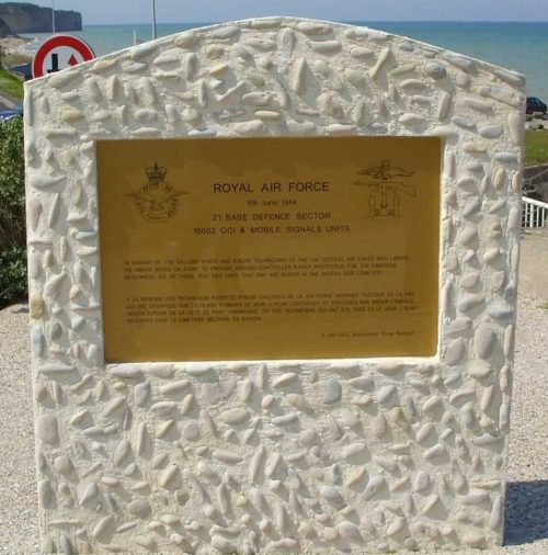 Стела в память о 180 военнослужащих 21-й пехотной дивизии Королевских ВВС.