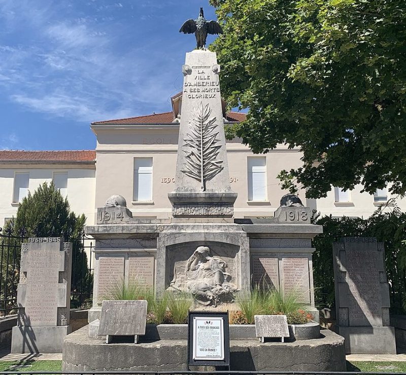 г. Амберье-ан-Бюже. Памятники погибшим членам Сопротивления.