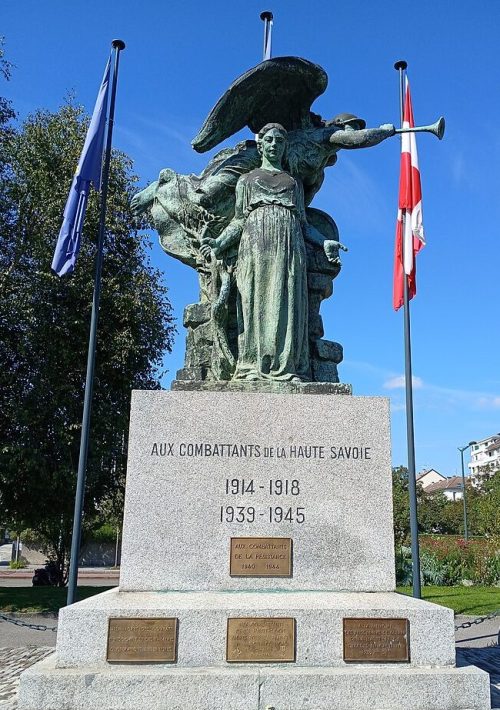 п. Анси. Военный монумент.