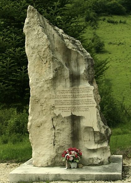п. Аранк. Памятная стела сопротивления Маки. 