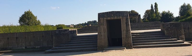 Памятник погибшим жителям.