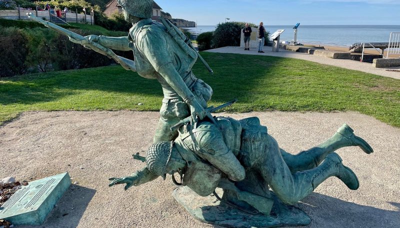 Скульптура посвящена боевой группе 116-го пехотного полка. 