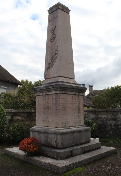 г. Арбиньё. Военный мемориал. 