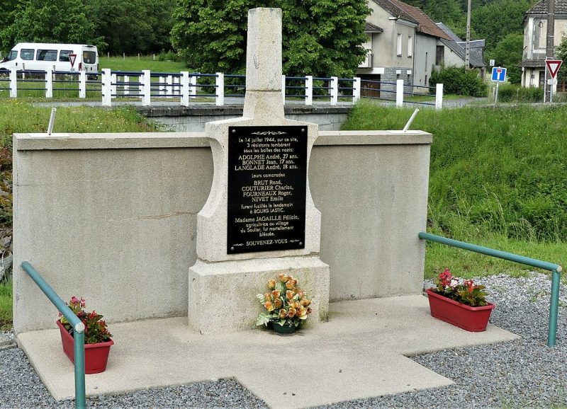 п. Клерово. Памятник Сопротивлению.