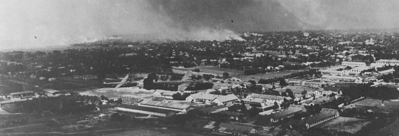 Общий вид Плоешти с низколетящими самолётами B-24. 1 августа 1943 г.