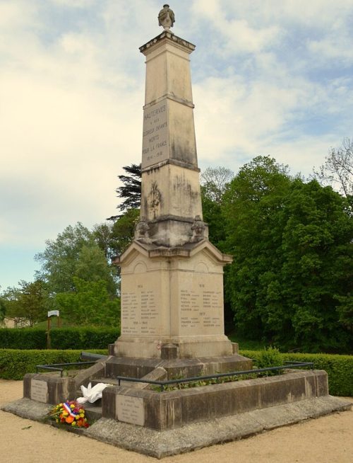 п. д'Отеривам. Памятник погибшим в годы войны.