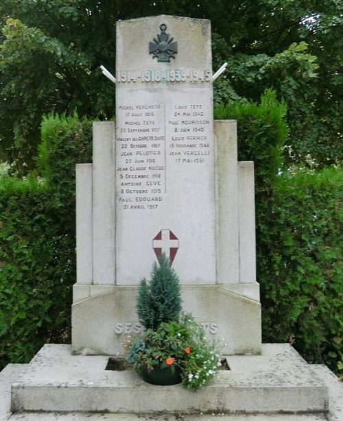 п. Арс-сюр-Форман. Военный мемориал.