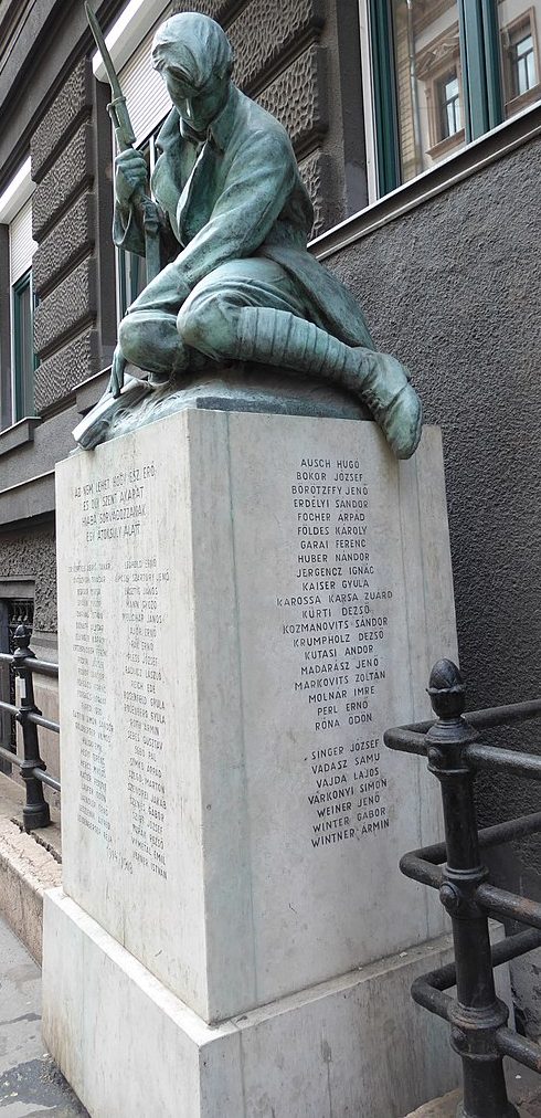 г. Будапешт. Памятник героическим студентам.