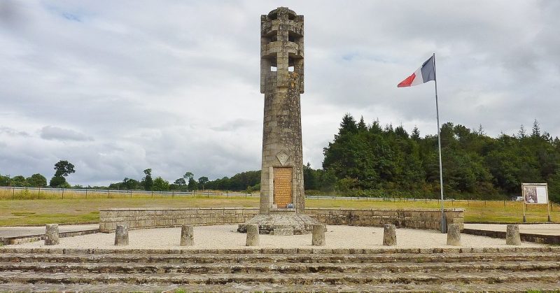 г. Сен-Марсель. Памятник Сопротивлению.