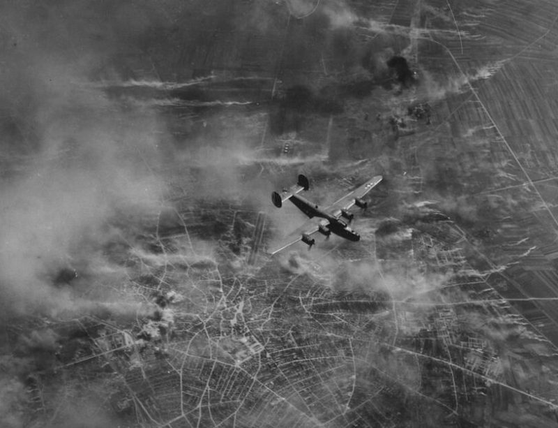 Бомбардировщики B-24 над Плоешти. 1 августа 1943 г.