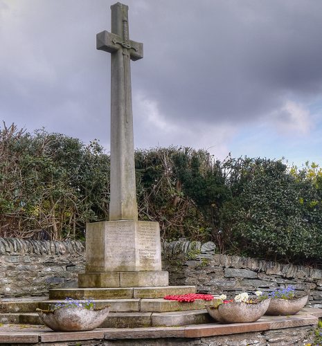 с. Лусс. Военный мемориал.