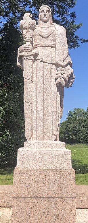 Статуя на кладбище, олицетворяющая Америку.