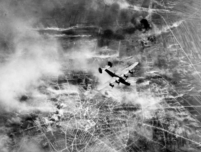 Бомбардировщики B-24 над Плоешти. 1 августа 1943 г.