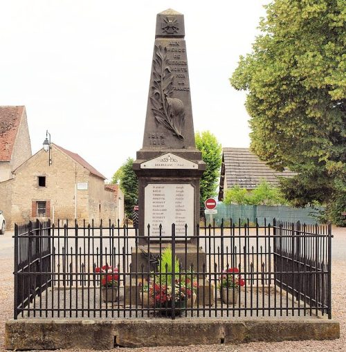 п. Бега. Военный мемориал. 