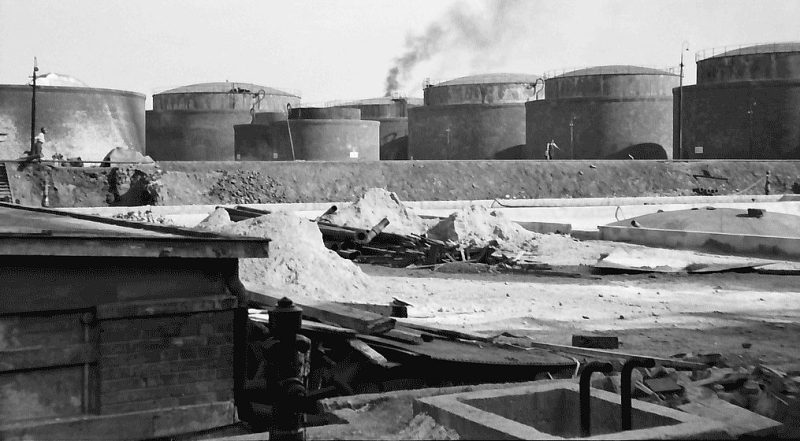 Одно из нефтехранилищ Плоешти до бомбардировки. Июль 1943 г. 