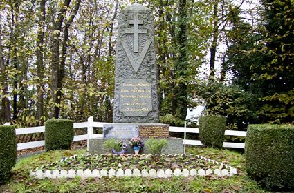 п. Сен-Реми-дю-Плен. Памятник бойцам Сопротивления.