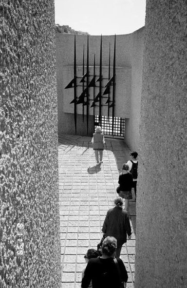 Мемориальная лестница и двор.