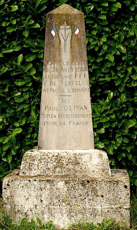 п. Беффю-э-ле-Мортомм. Памятник Сопротивлению.